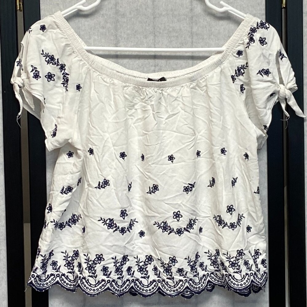 Rue 21 Embroidered Eyelet Crop Peasant Scallop Hem Short Tie Sleeve Top M White